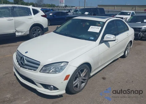 2009 Mercedes-Benz C 300 Luxury/Sport z USA, uszkodzony, nr VIN WDDGF54X09R050283